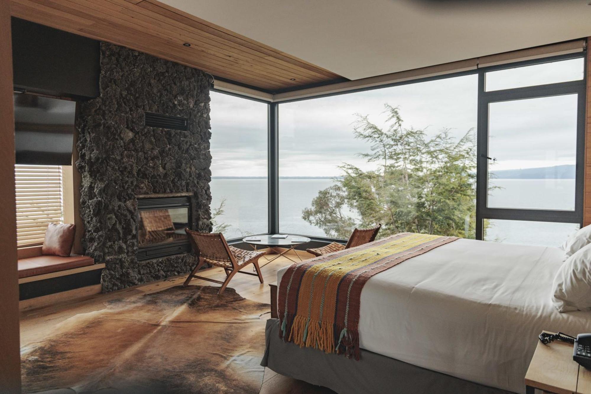 Hotel Awa Puerto Varas